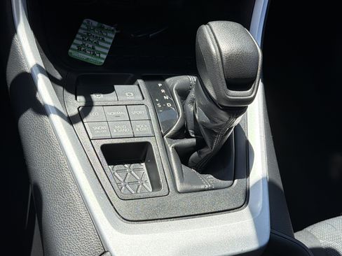Used 2021 Toyota RAV4 XLE AWD/4WD image 25