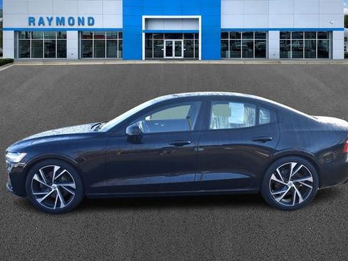 Used 2022 Volvo S60 B5 Momentum w/ Premium Package image 6