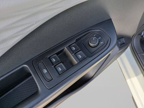 Certified 2023 Volkswagen Taos S FWD image 15