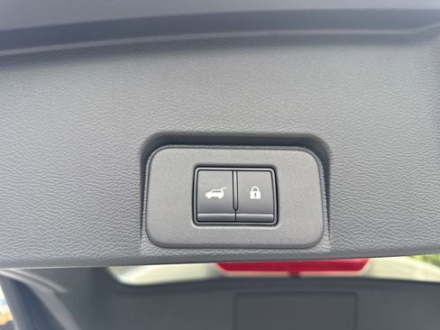 Used 2025 Nissan Rogue Platinum FWD image 33