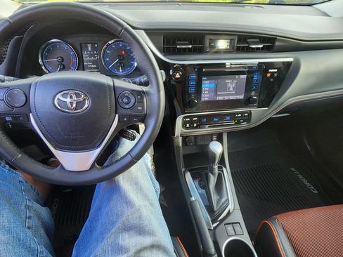 Used 2017 Toyota Corolla SE FWD image 4