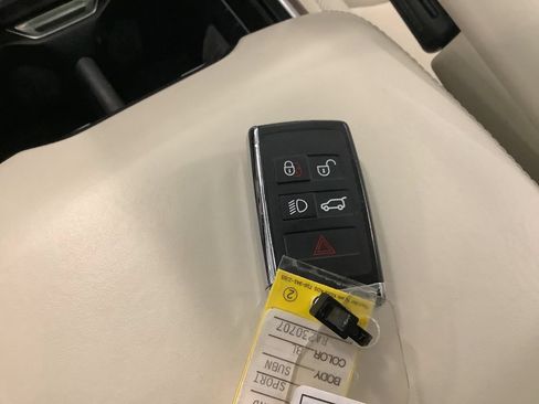 Used 2024 Land Rover Range Rover SE AWD/4WD image 32