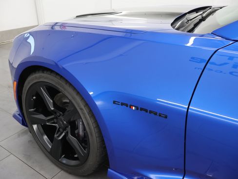 Used 2018 Chevrolet Camaro SS w/ LPO, Ground Effects Package RWD image 31