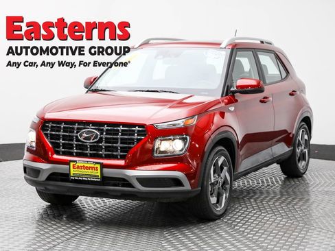 Used 2024 Hyundai Venue SEL image 1
