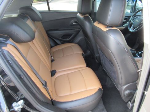 Used 2020 Chevrolet Trax Premier FWD image 32