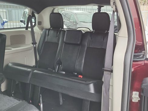 Used 2019 Dodge Grand Caravan SXT w/ Rear Park Assist Package image 23