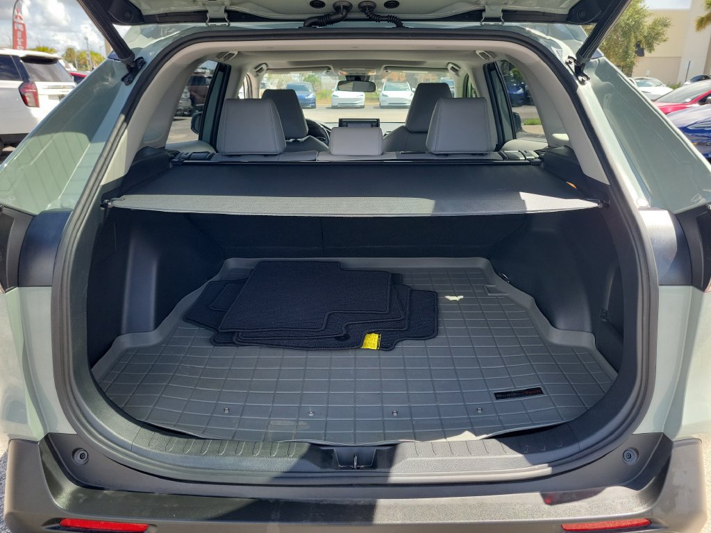 Used 2020 Toyota RAV4 XLE Premium FWD image 6