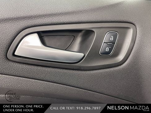 Used 2019 Ford Escape SEL image 21