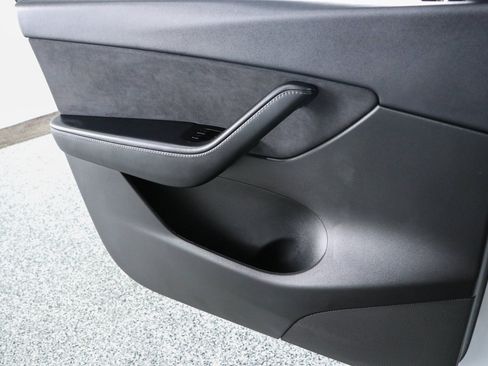 Used 2021 Tesla Model Y 2WD image 17