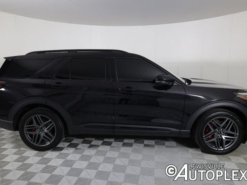 Used 2025 Ford Explorer ST w/ Sun And Sound Package AWD/4WD image 4
