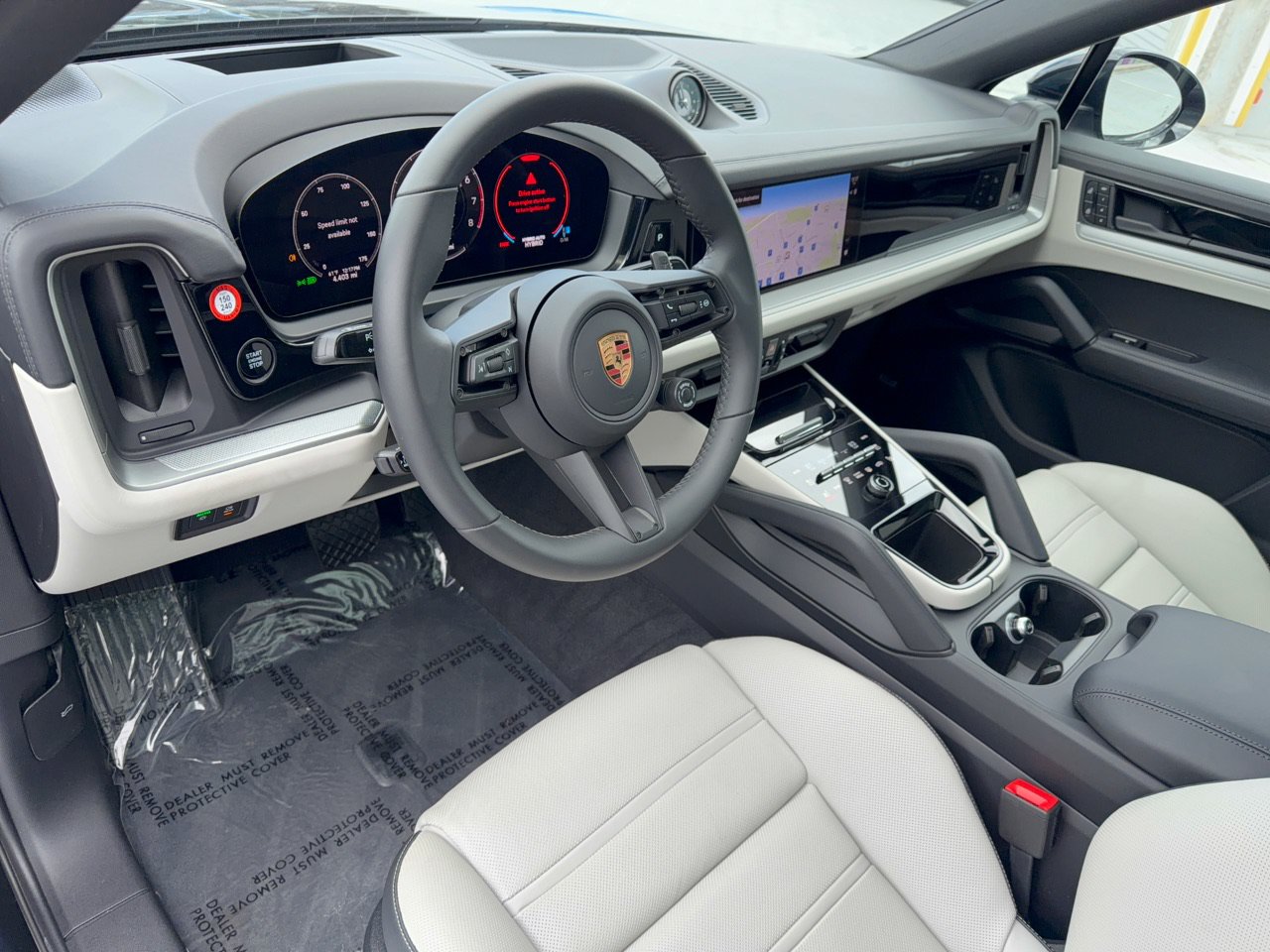 Certified 2026 Porsche Cayenne E-Hybrid Coupe AWD/4WD image 4
