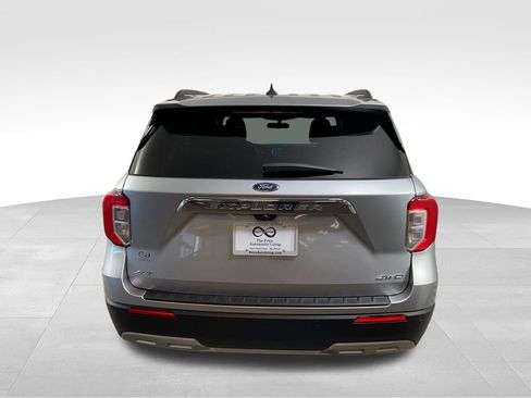 Used 2022 Ford Explorer XLT w/ Equipment Group 202A image 8