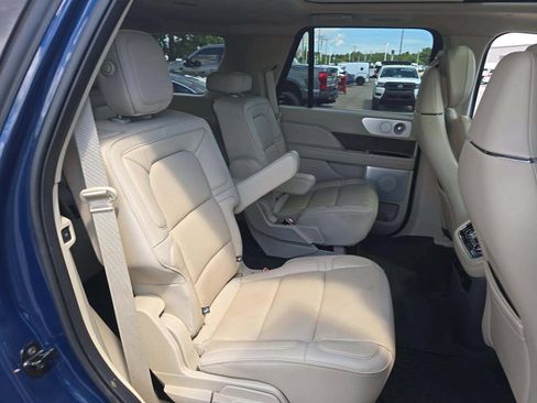 Used 2018 Lincoln Navigator Reserve w/ Technology Package AWD/4WD image 10