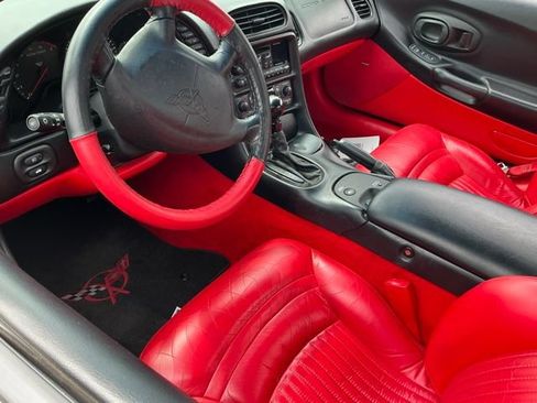 Used 2001 Chevrolet Corvette Convertible w/ Preferred Equipment Group2 RWD image 8