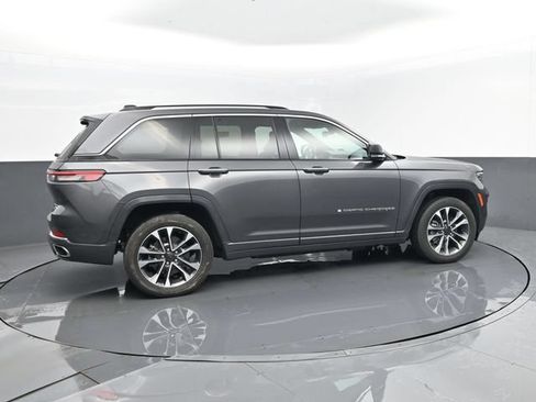 Used 2022 Jeep Grand Cherokee Overland w/ Luxury Tech Group IV AWD/4WD image 25