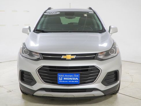 Used 2018 Chevrolet Trax LT w/ LT Convenience Package image 2