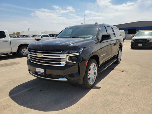 Used 2024 Chevrolet Suburban High Country w/ Advanced Technology Package AWD/4WD image 4