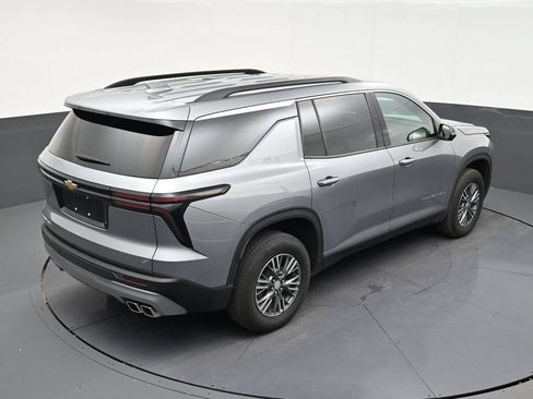 Used 2024 Chevrolet Traverse LS FWD image 14