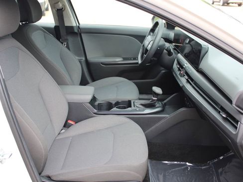 Used 2025 Kia K4 FWD image 8
