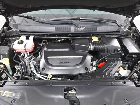 Used 2023 Chrysler Pacifica Touring-L image 30