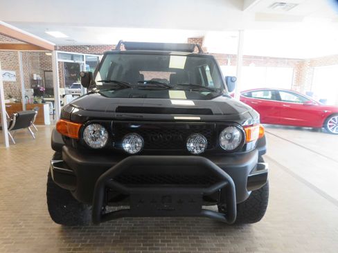 Used 2014 Toyota FJ Cruiser 4WD w/ Upgrade Package image 3