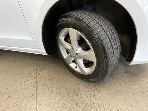 Used 2016 Mercedes-Benz Metris Passenger w/ Driver Efficiency Package image 18