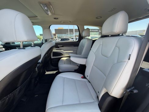 Used 2025 Kia Telluride S AWD/4WD image 17