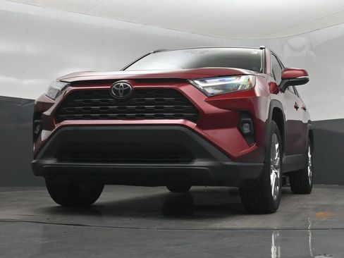 Used 2022 Toyota RAV4 XLE Premium FWD image 31