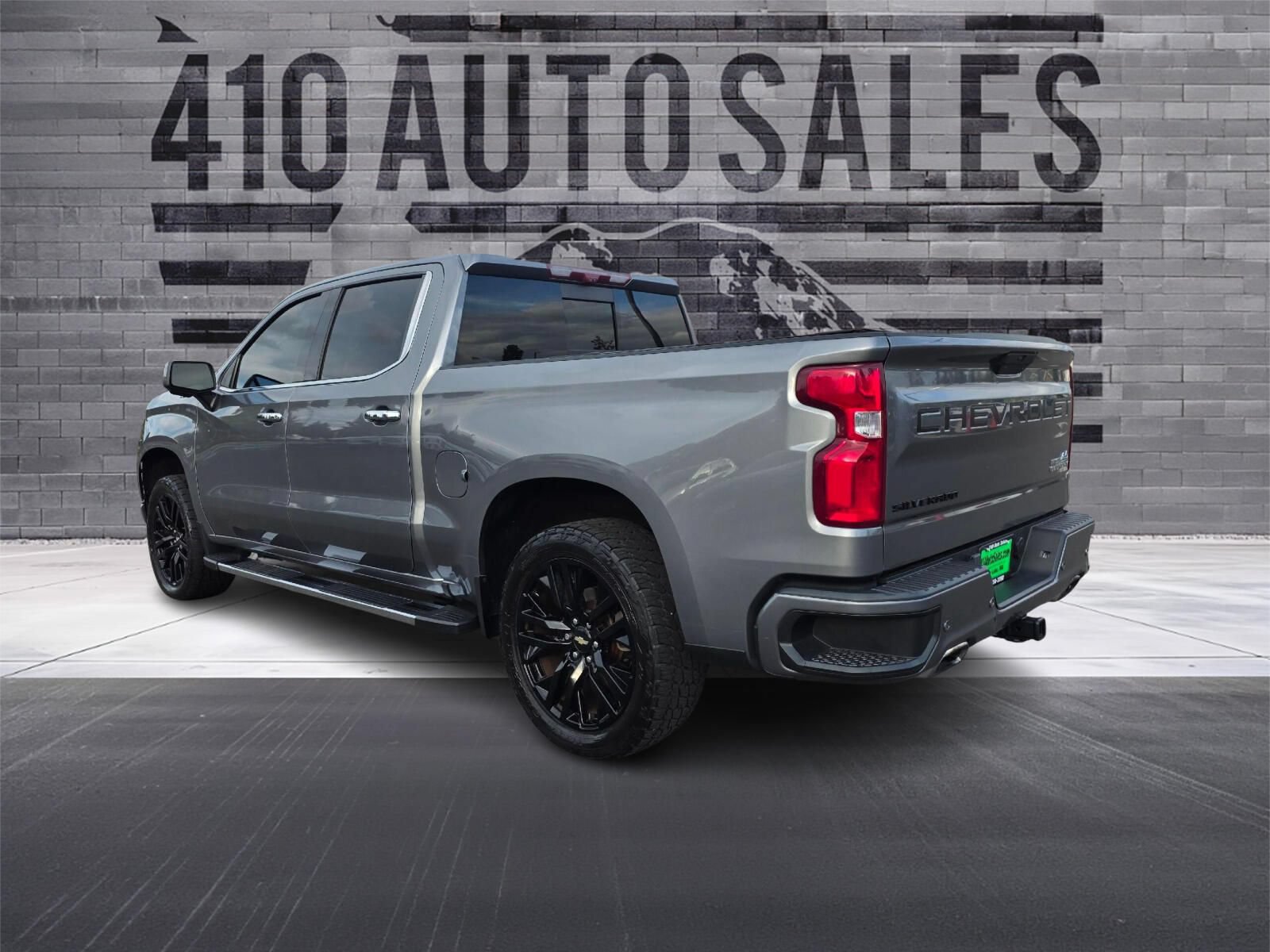 Used 2021 Chevrolet Silverado 1500 High Country w/ Technology Package AWD/4WD image 8