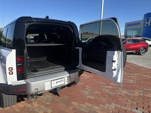 Used 2024 Land Rover Defender 110 SE AWD/4WD image 29