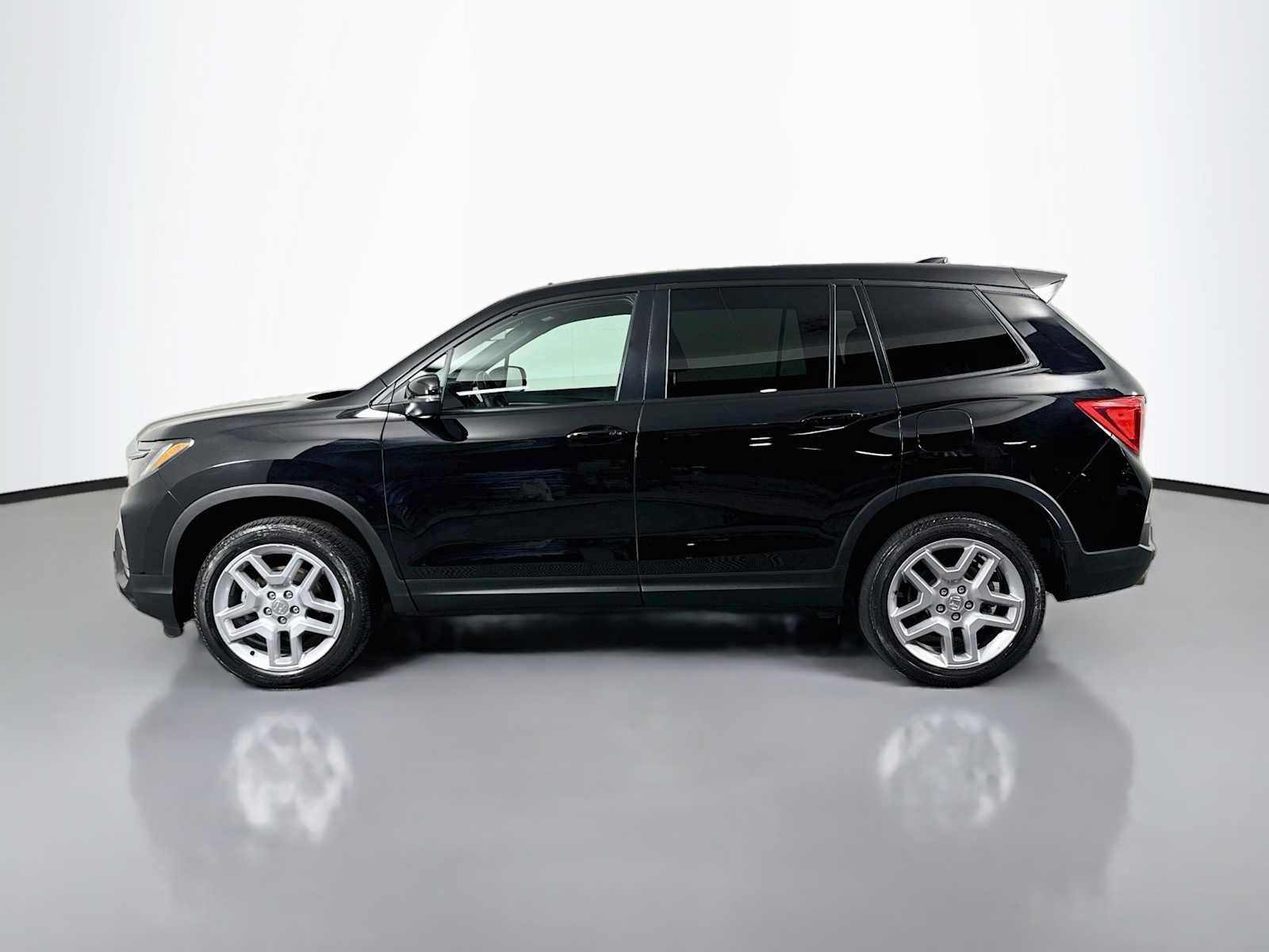 Certified 2025 Honda Passport EX-L image 4