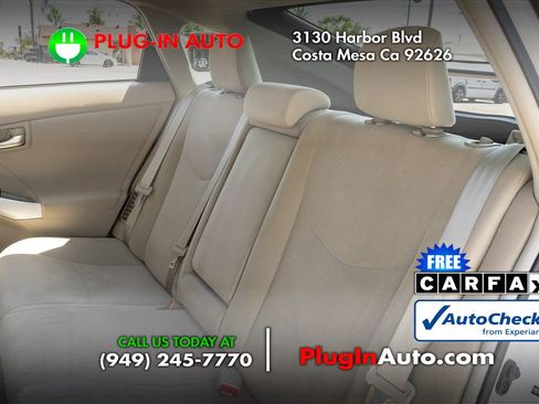 Used 2012 Toyota Prius Three w/ Preferred Accessory Pkg FWD image 10
