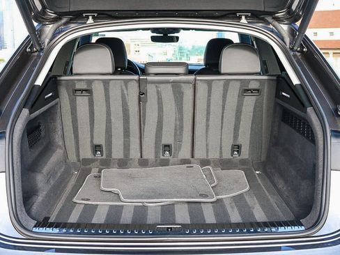 Used 2022 Audi Q8 Premium w/ Convenience Package image 41