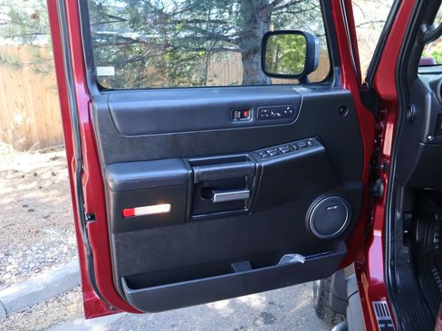 Used 2005 HUMMER H2 SUT w/ Preferred Equipment Group AWD/4WD image 22