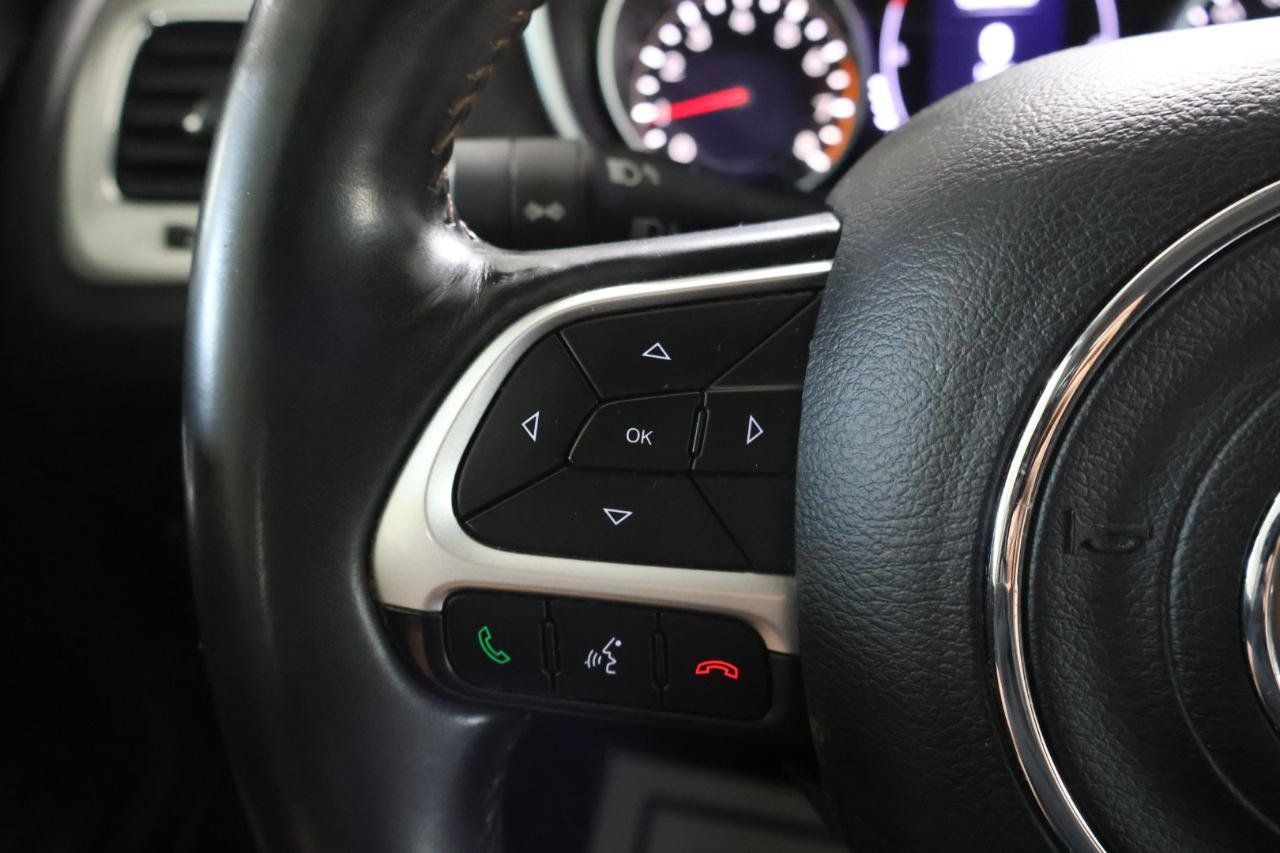 Used 2018 Jeep Compass Latitude FWD image 40