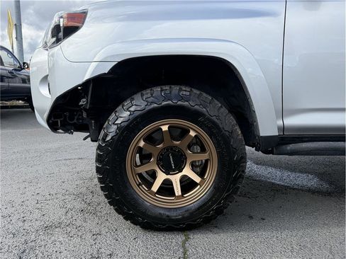 Used 2022 Toyota 4Runner SR5 Premium image 7