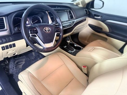 Used 2018 Toyota Highlander XLE AWD/4WD image 18