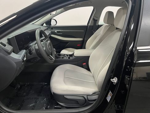 Used 2025 Hyundai Sonata SE FWD image 11