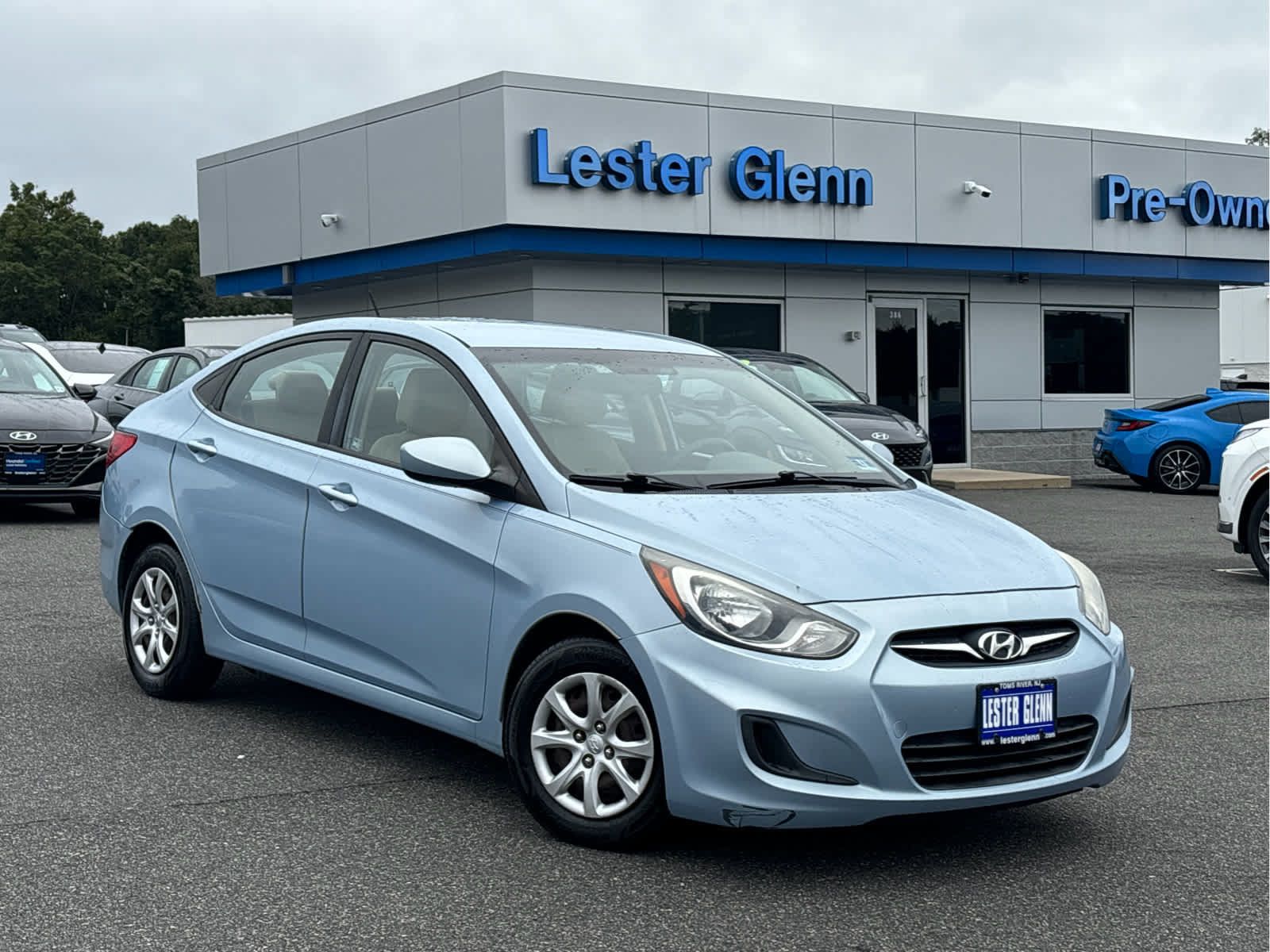 Used 2012 Hyundai Accent GLS FWD image 2