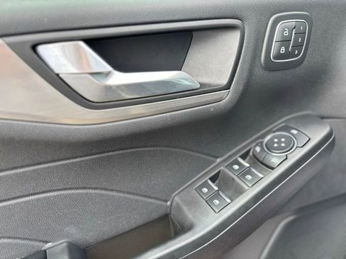 Certified 2022 Ford Escape Titanium w/ Class II Trailer Tow Package image 15