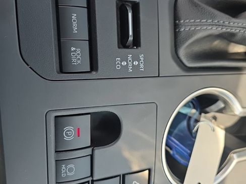 Certified 2025 Toyota Highlander XLE AWD/4WD image 24