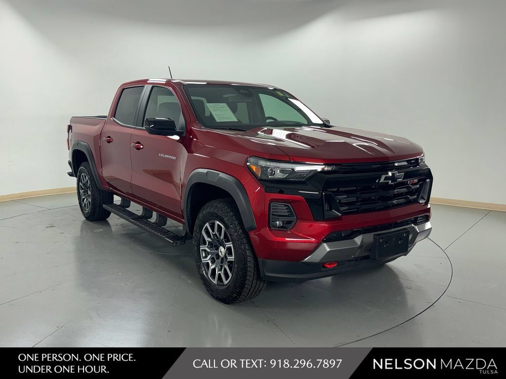 Used 2024 Chevrolet Colorado Z71 w/ Z71 Convenience Package 2 AWD/4WD image 4