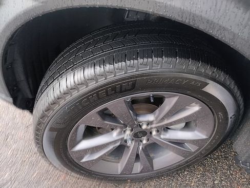 Used 2024 Ford Explorer XLT w/ Equipment Group 202A AWD/4WD image 23