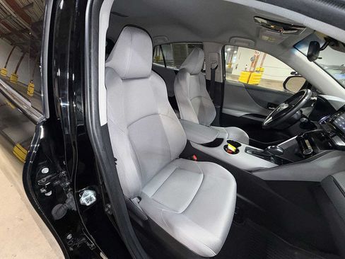 Used 2021 Toyota Venza LE AWD/4WD image 16
