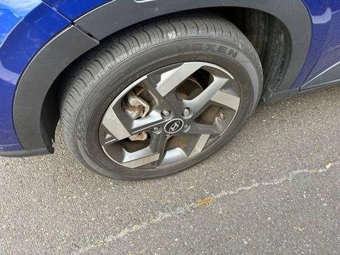 Certified 2023 Hyundai Venue Limited FWD image 4