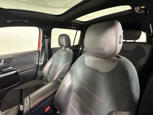 Used 2022 Mercedes-Benz GLB 250 image 12