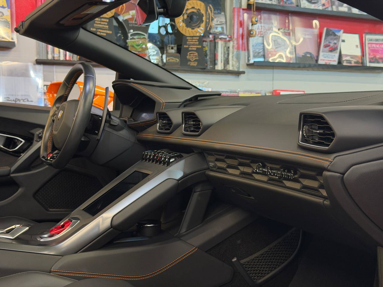 Used 2021 Lamborghini Huracan EVO RWD image 26