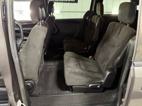 Used 2016 Dodge Grand Caravan SE FWD image 8