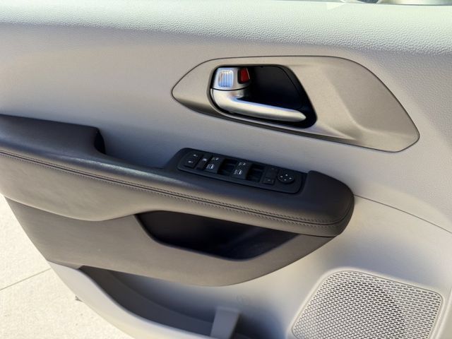 Used 2018 Chrysler Pacifica Touring-L Plus FWD image 13