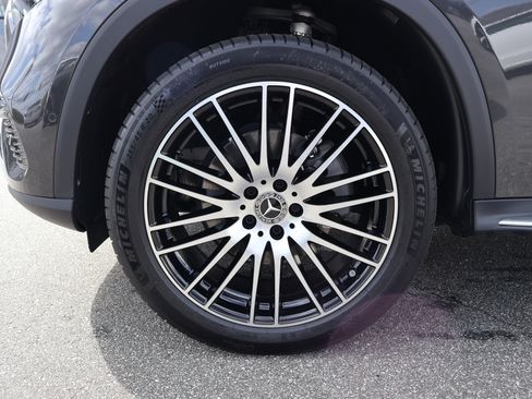 Certified 2025 Mercedes-Benz GLC 300 image 9